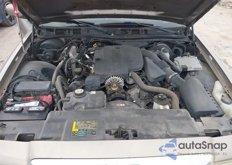 2005 Mercury Grand Marquis Gs z USA, uszkodzony, nr VIN 2MEFM74W25X670422